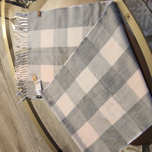 ROOTS scarf - Picture 3 of 4